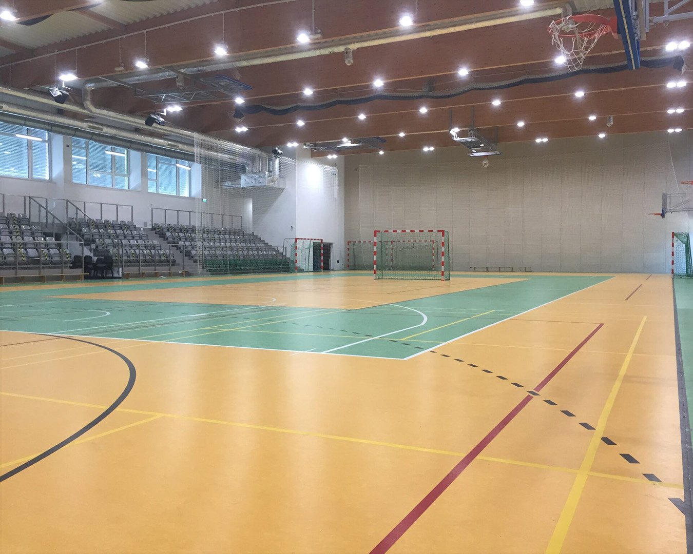 Wnętrze hali widowiskowo sportowej