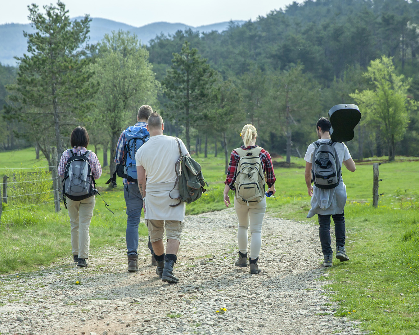 Grupka uczniów na wycieczce